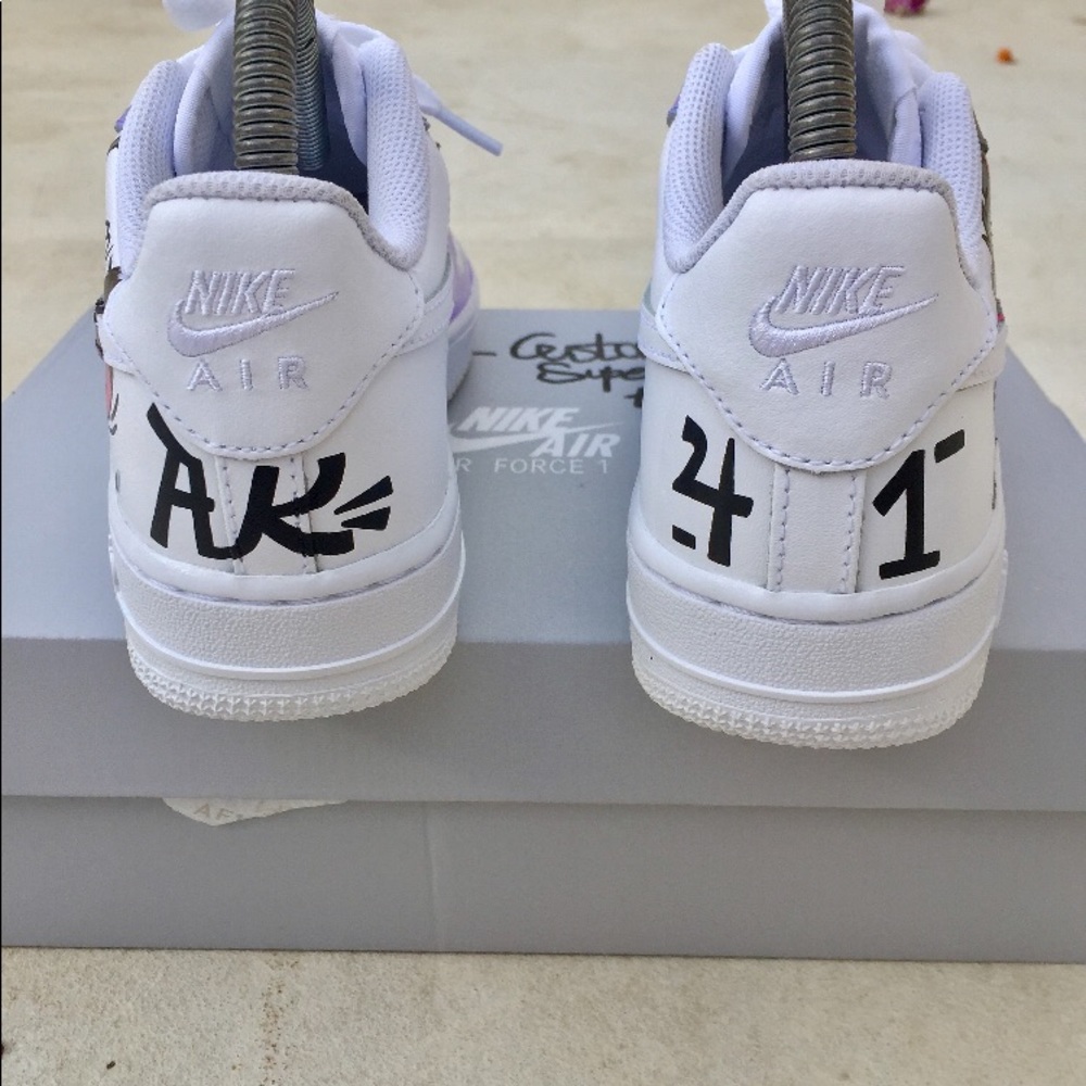 Tom and  jerry Nike’s - Picture 2 of 3